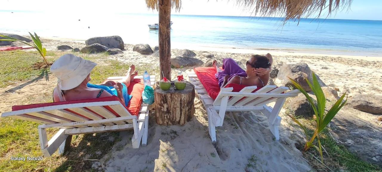 Paraiso Beach Hotel Brig Bay Extérieur photo