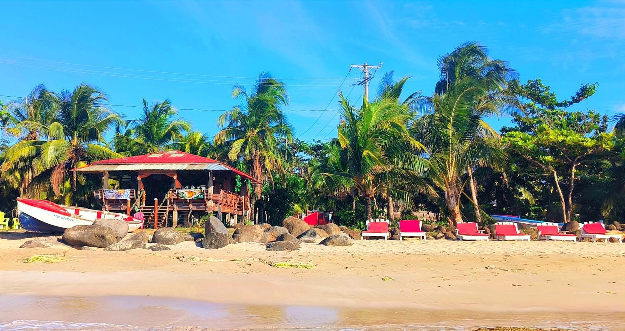 Paraiso Beach Hotel Brig Bay Extérieur photo
