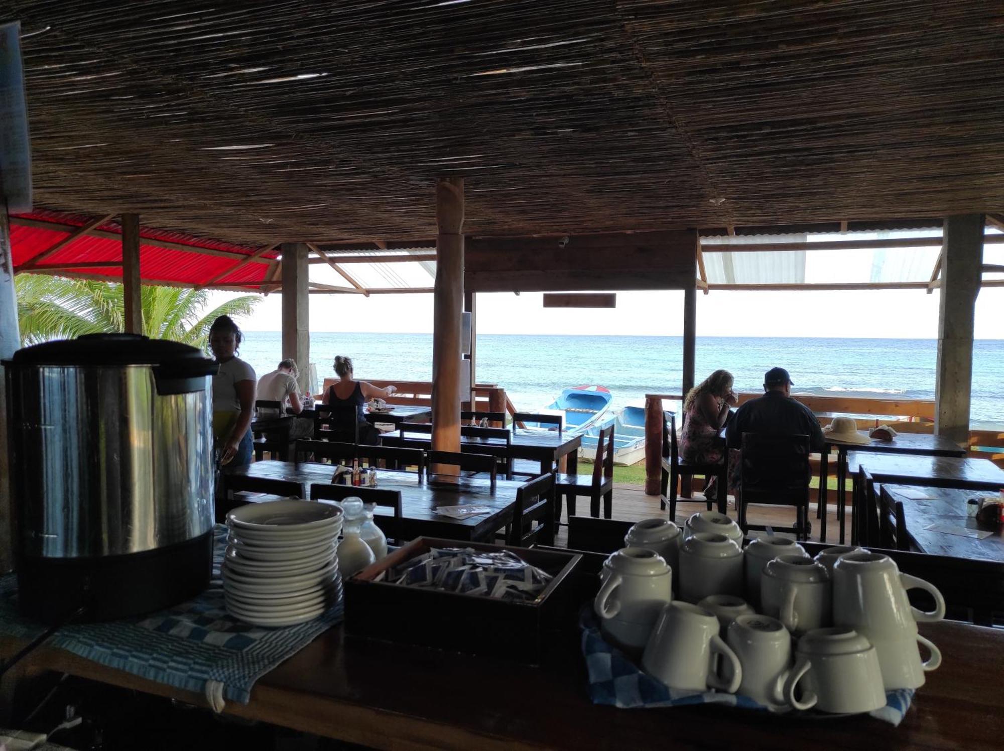 Paraiso Beach Hotel Brig Bay Extérieur photo