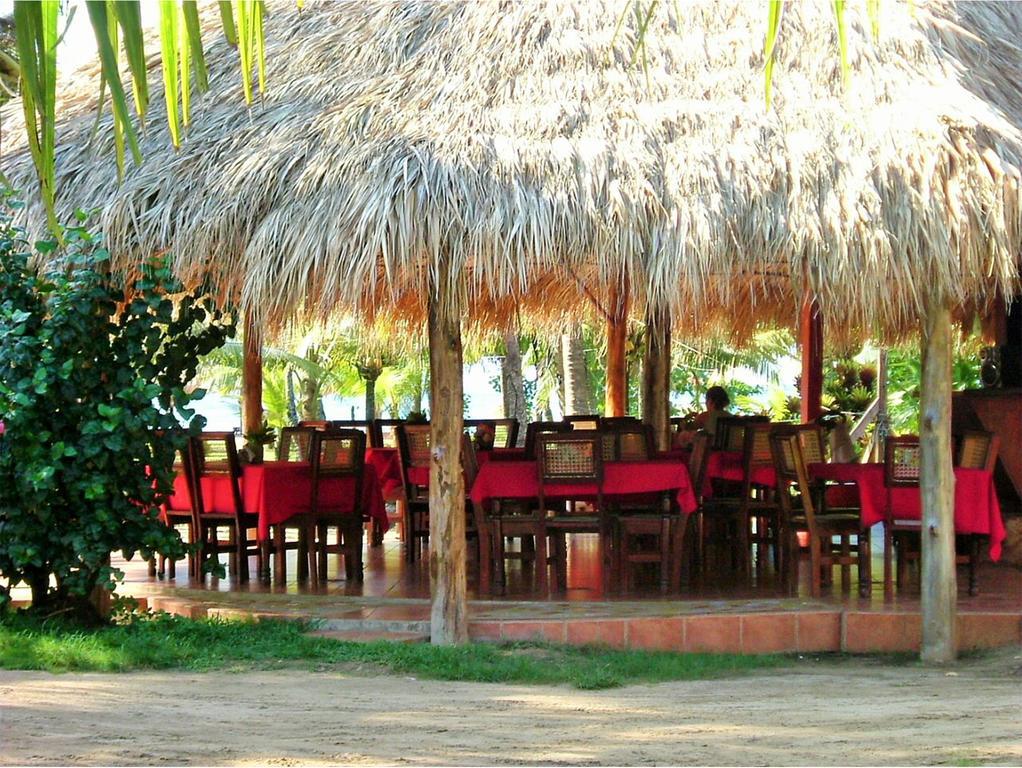 Paraiso Beach Hotel Brig Bay Extérieur photo