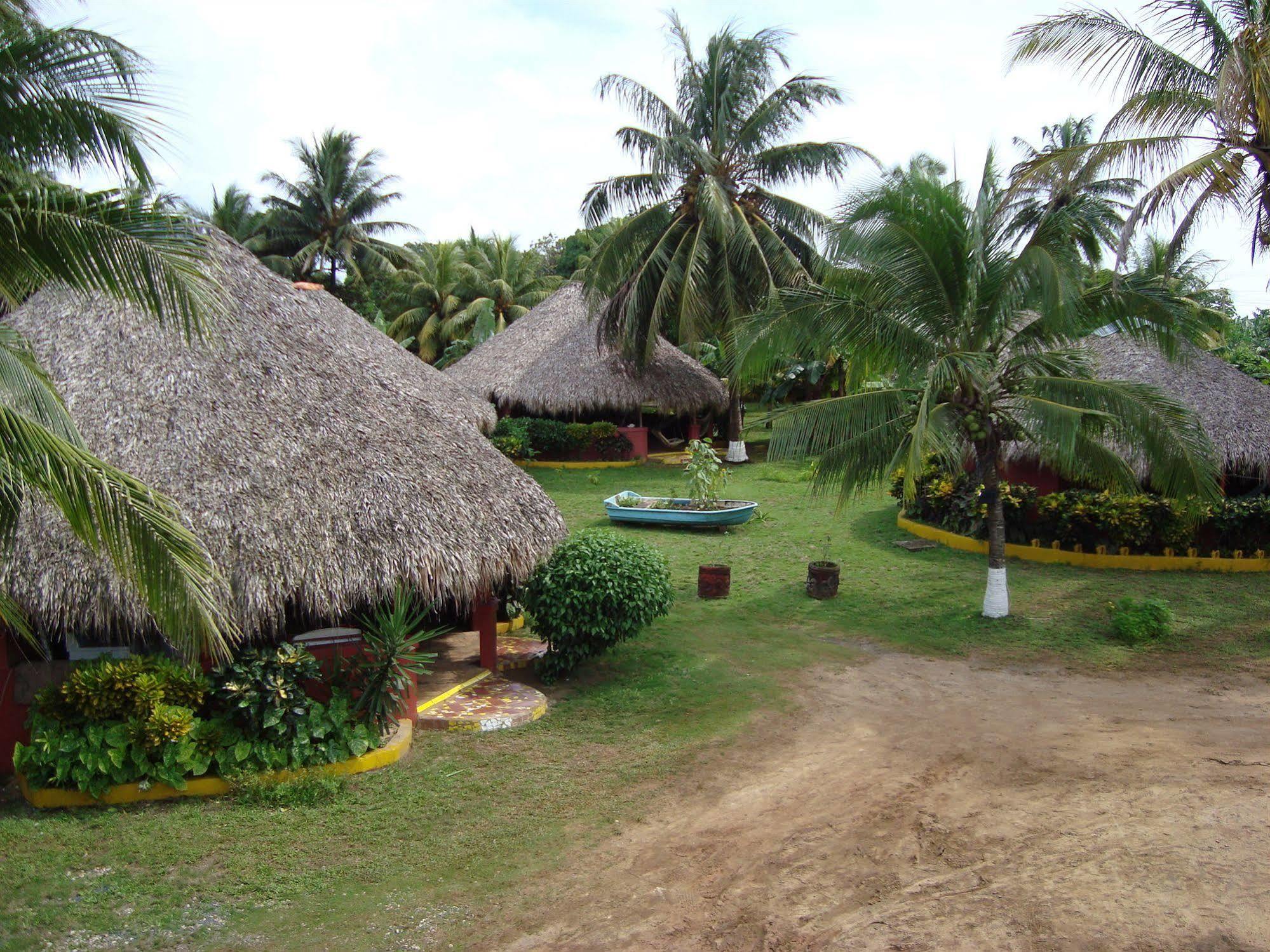 Paraiso Beach Hotel Brig Bay Extérieur photo