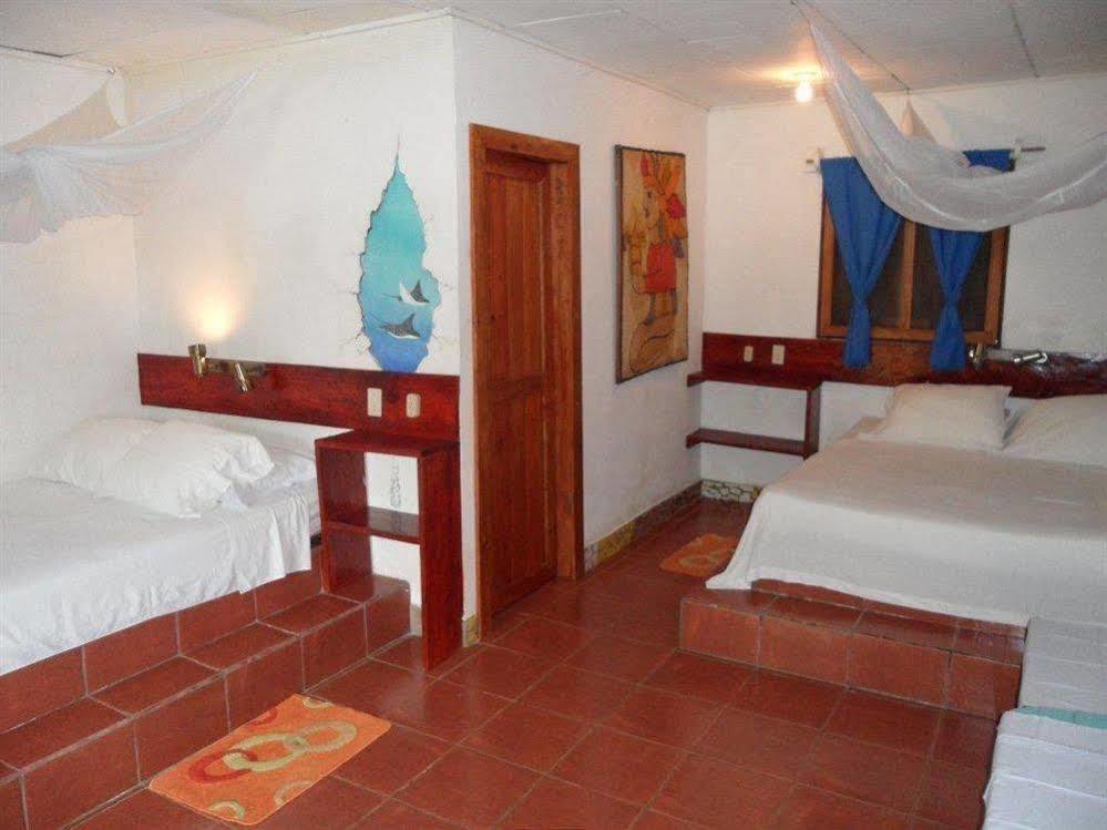 Paraiso Beach Hotel Brig Bay Extérieur photo