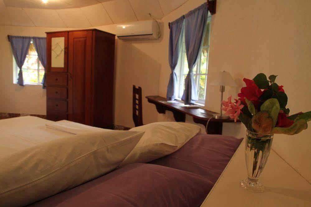 Paraiso Beach Hotel Brig Bay Extérieur photo
