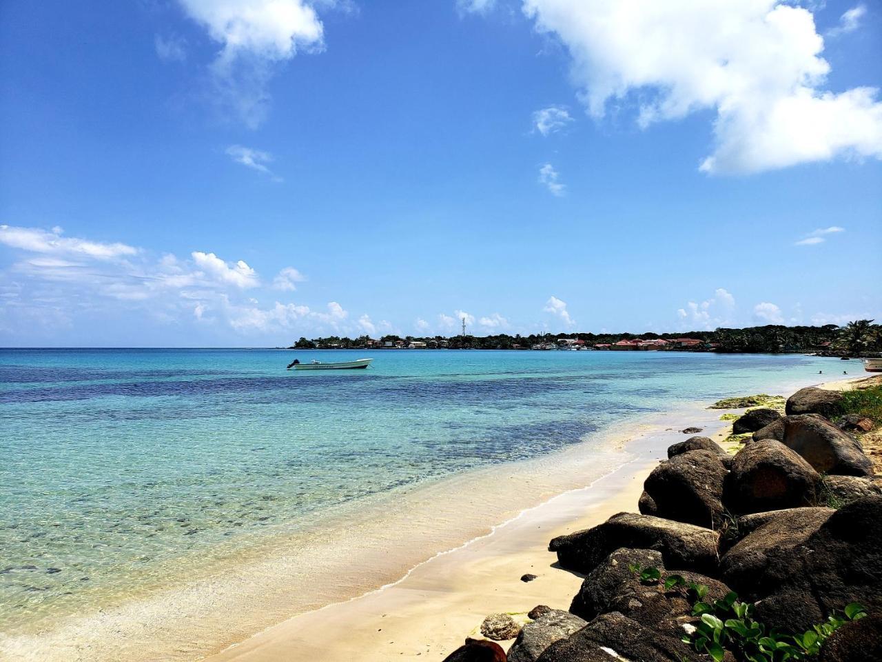 Paraiso Beach Hotel Brig Bay Extérieur photo